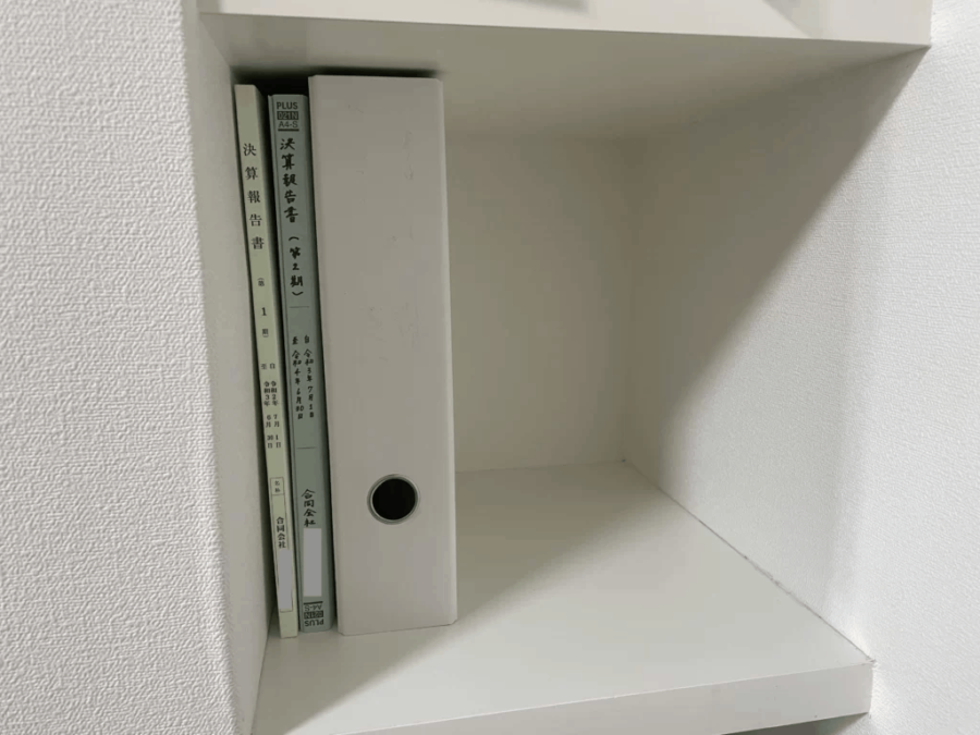 こんな感じで本棚に置いたら、完成!!
